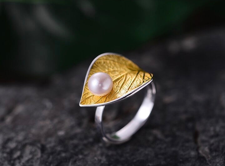 Leaf pearl ring