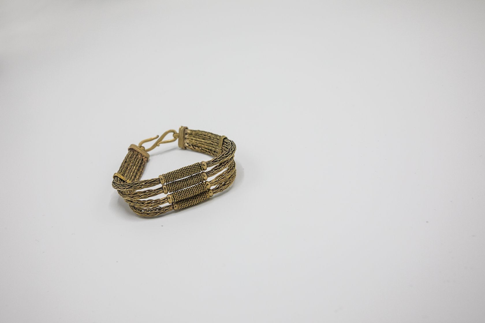 Gold glory bracelet